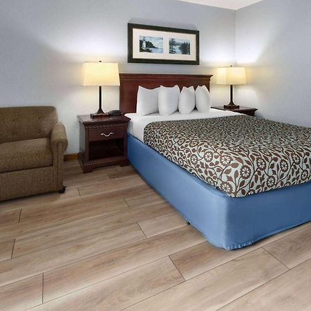 Days Inn By Wyndham Iron Mountain Extérieur photo