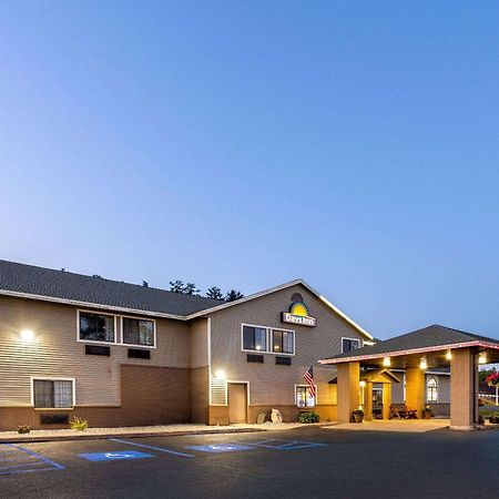 Days Inn By Wyndham Iron Mountain Extérieur photo