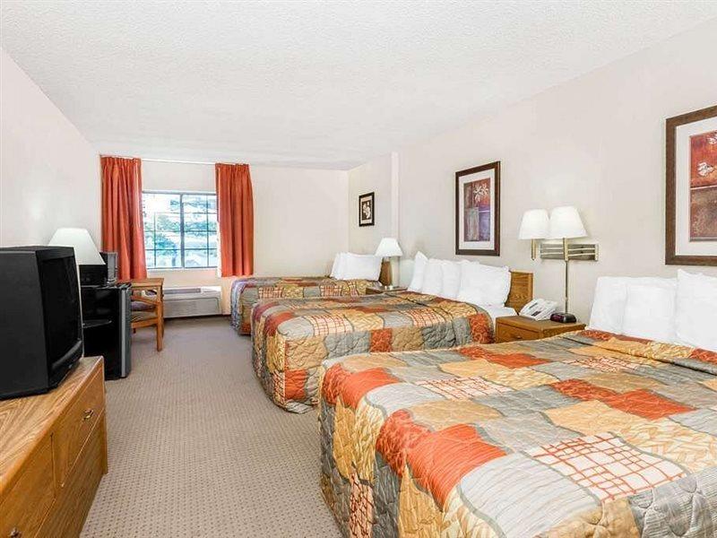 Days Inn By Wyndham Iron Mountain Extérieur photo