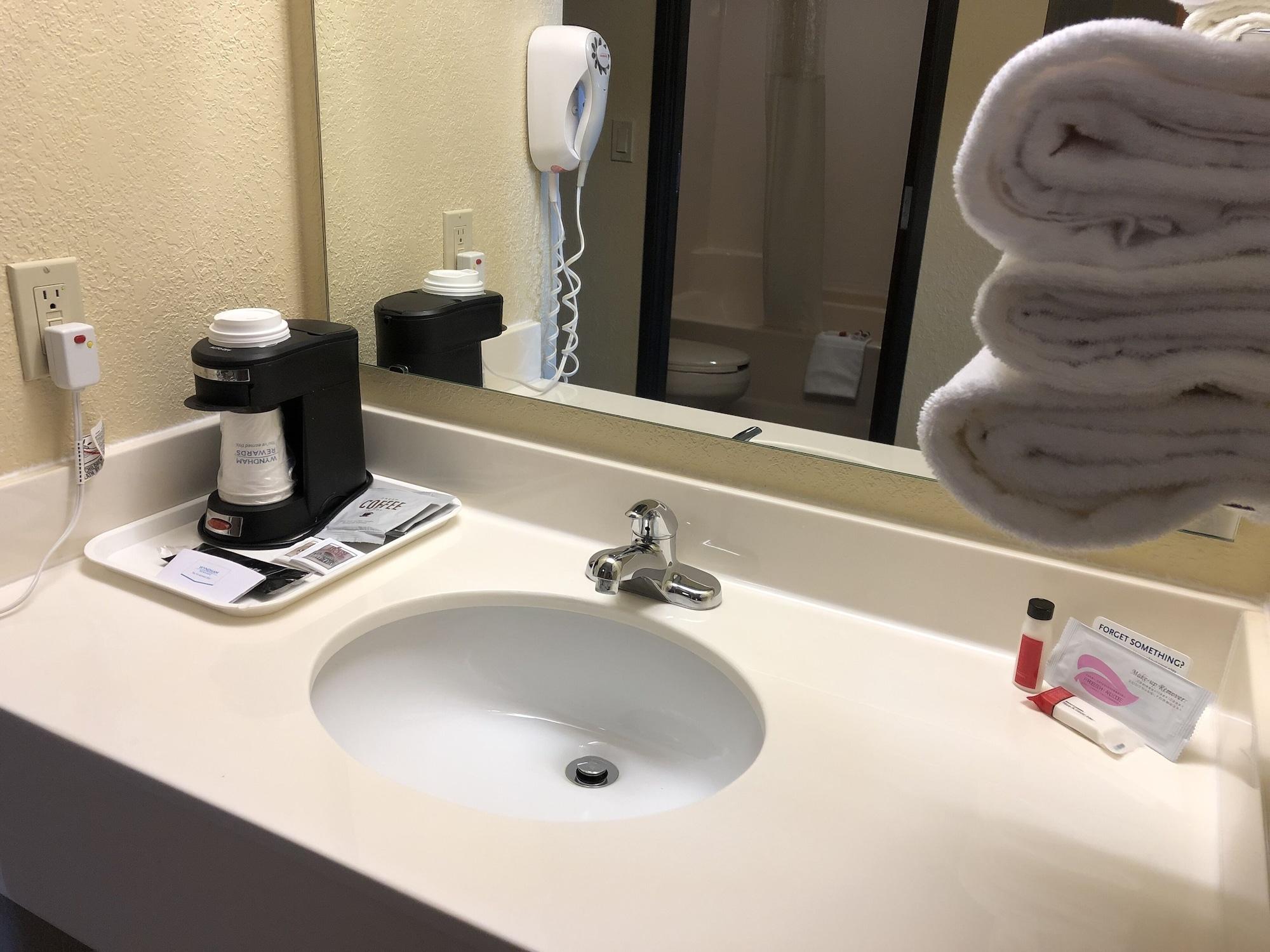 Days Inn By Wyndham Iron Mountain Extérieur photo