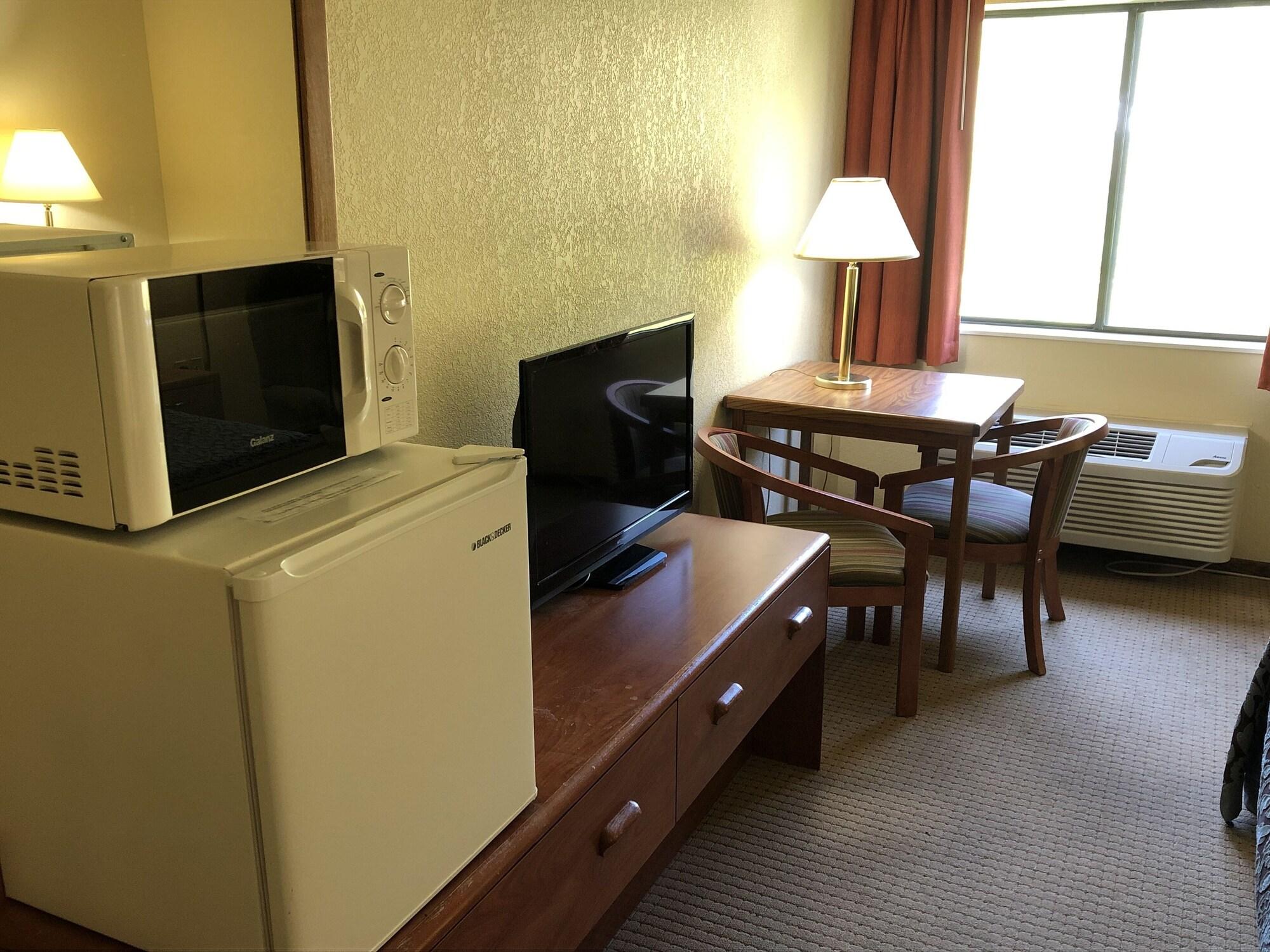 Days Inn By Wyndham Iron Mountain Extérieur photo
