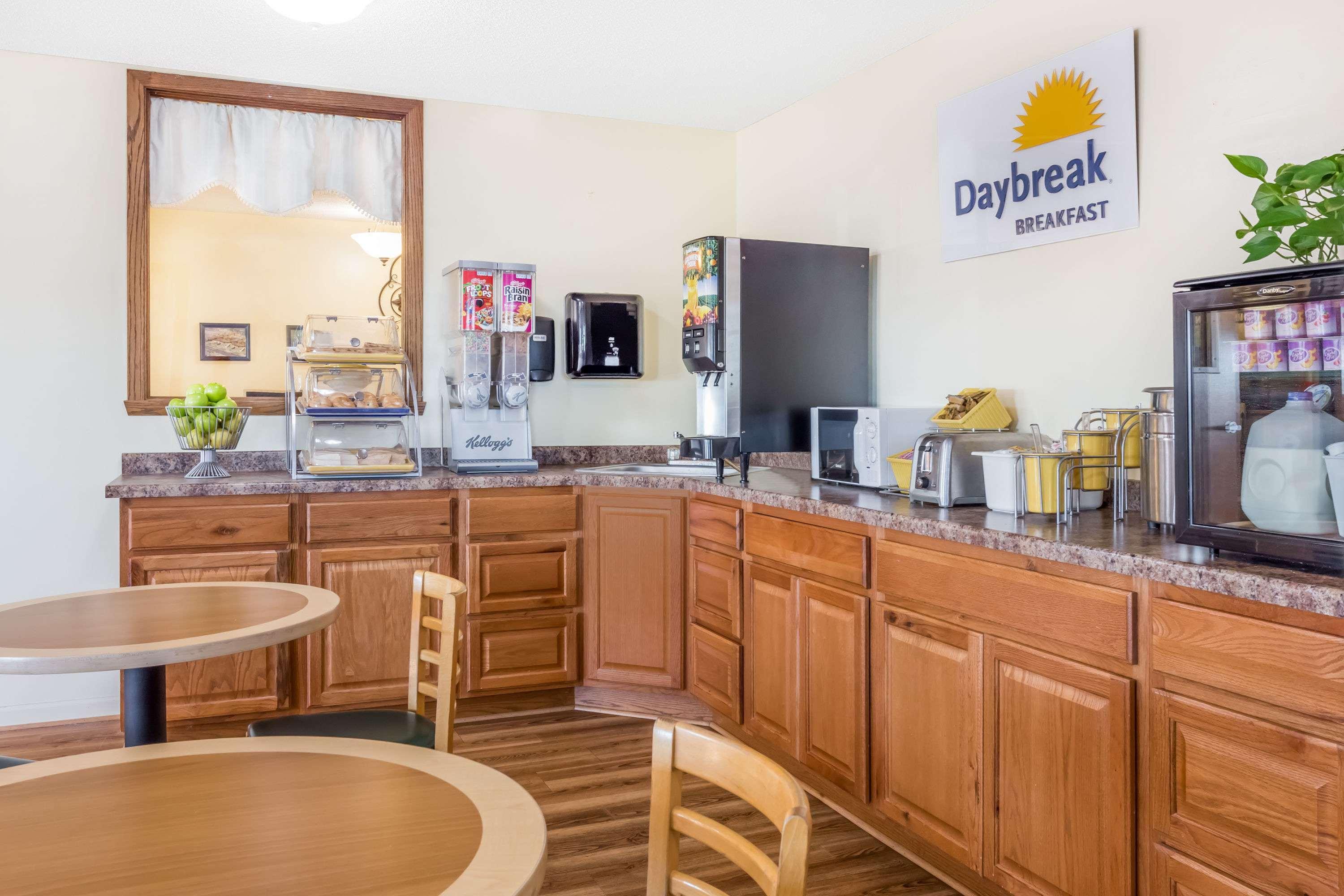 Days Inn By Wyndham Iron Mountain Extérieur photo