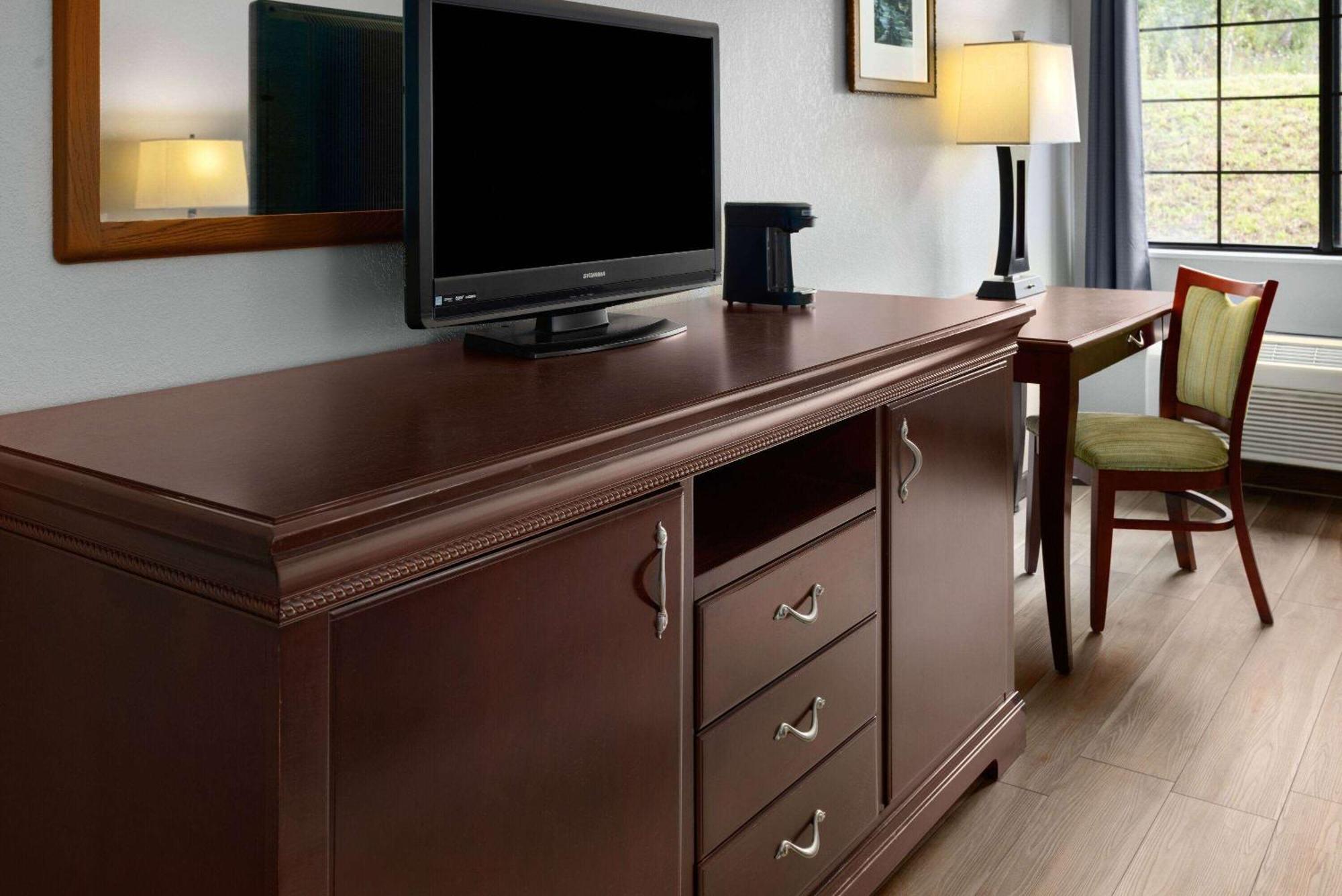 Days Inn By Wyndham Iron Mountain Extérieur photo