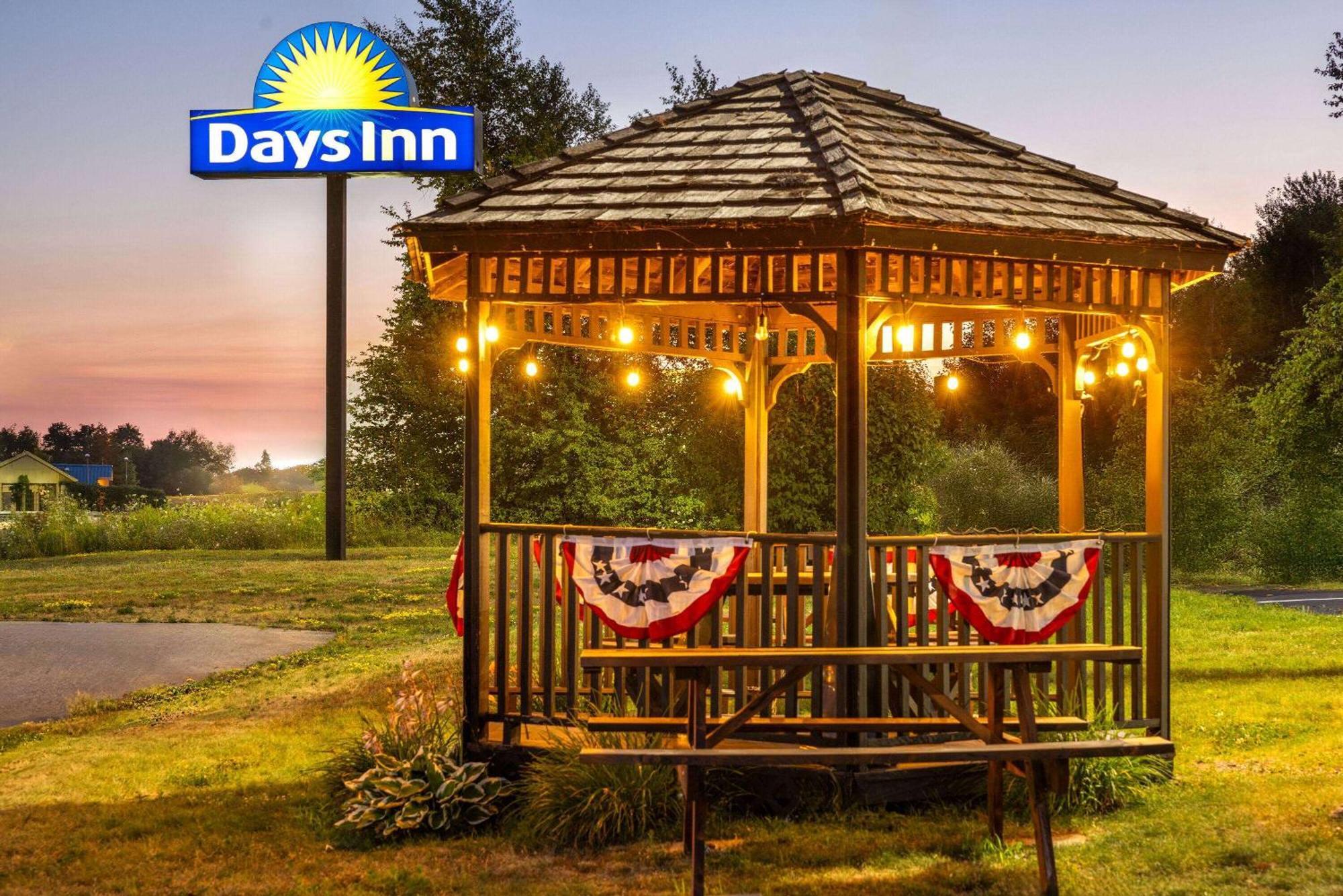 Days Inn By Wyndham Iron Mountain Extérieur photo