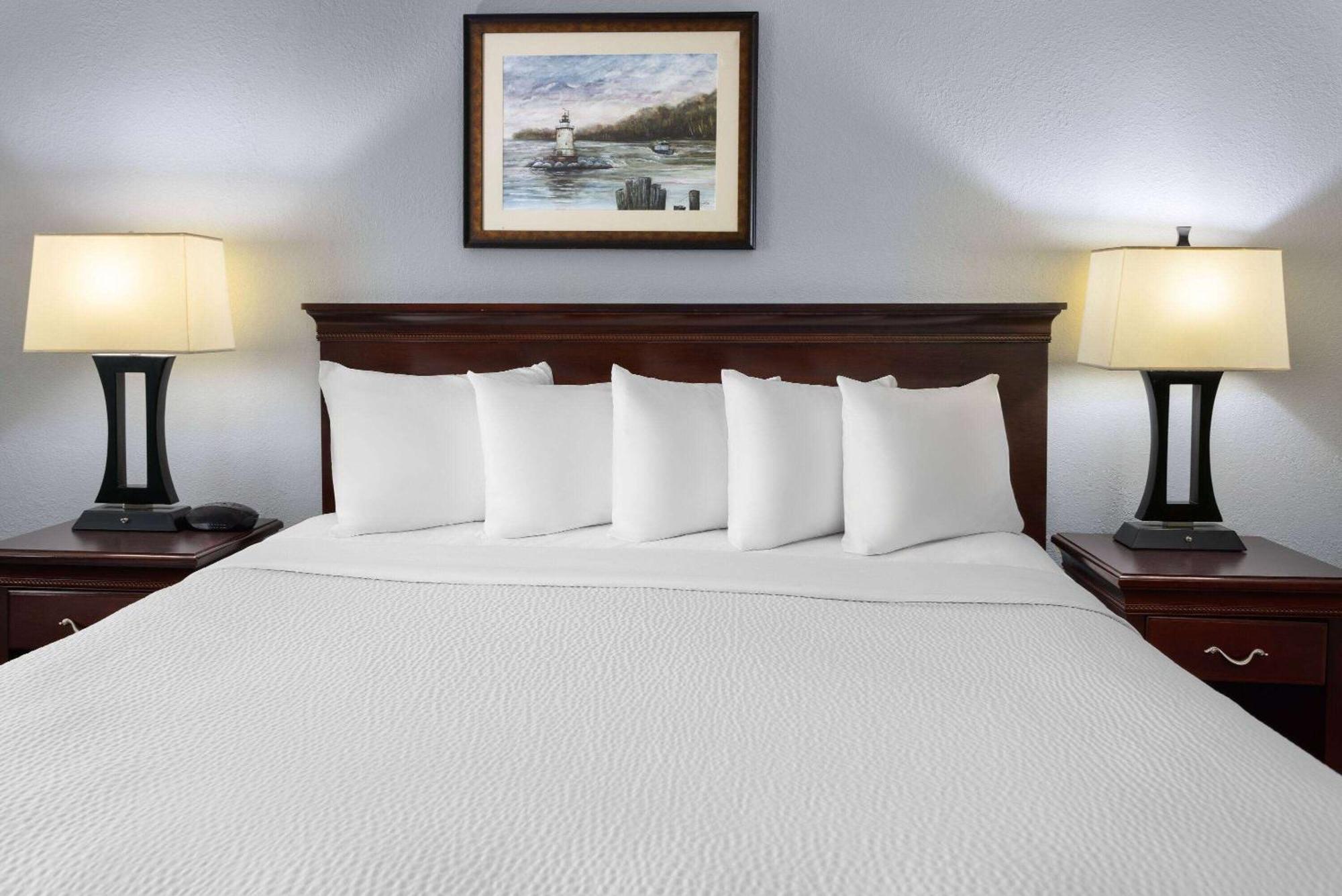 Days Inn By Wyndham Iron Mountain Extérieur photo