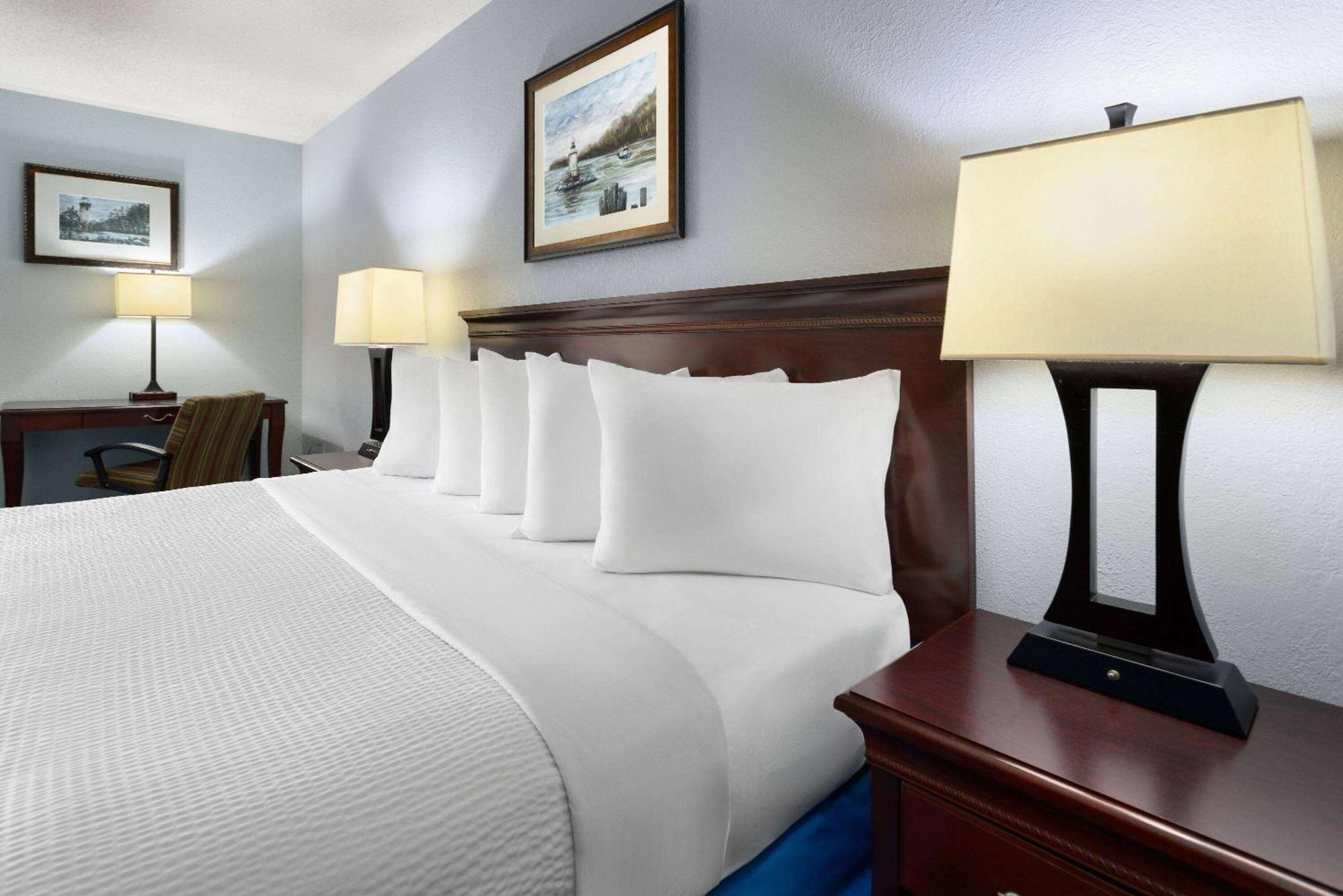Days Inn By Wyndham Iron Mountain Extérieur photo