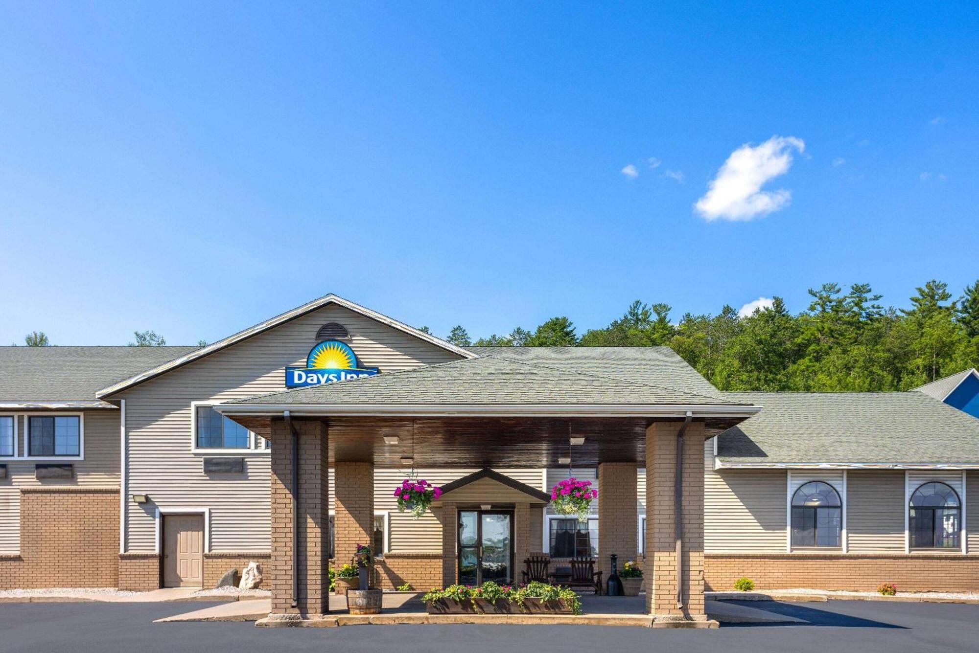Days Inn By Wyndham Iron Mountain Extérieur photo
