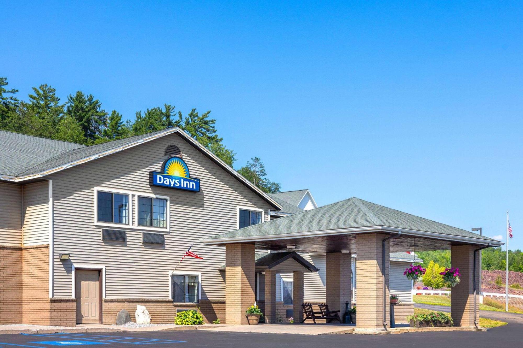 Days Inn By Wyndham Iron Mountain Extérieur photo