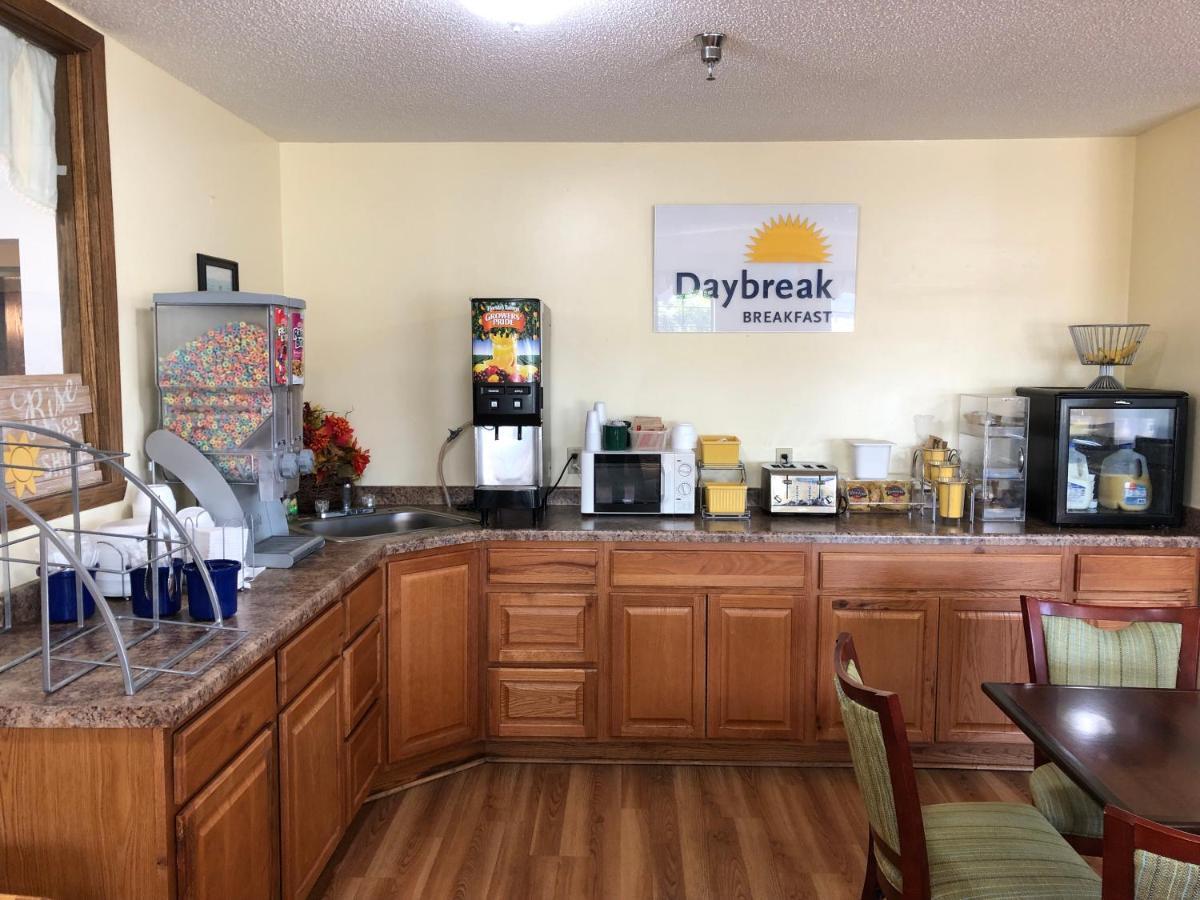 Days Inn By Wyndham Iron Mountain Extérieur photo